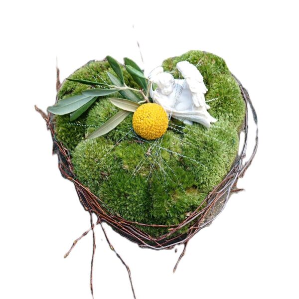 Das hübsche Moos Kränzchen mit einer Blüte und kleinem Engel